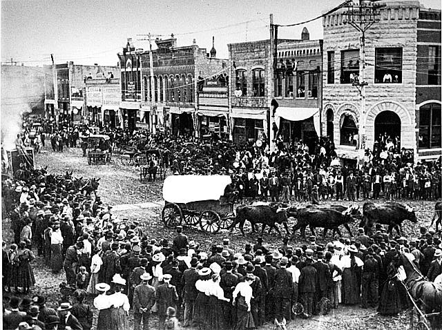 1896 9th and Main Street Wagon Race